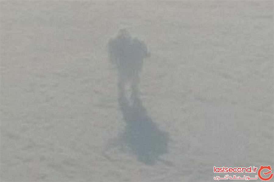 مسافران هواپیما این آدم آهنی را در حال قدم زدن روی ابرها دیدند   