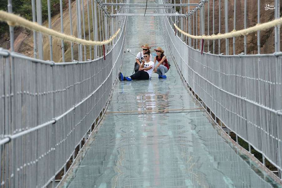 تصاویری از طولانی ترین پل شیشه ای جهان در چین   
