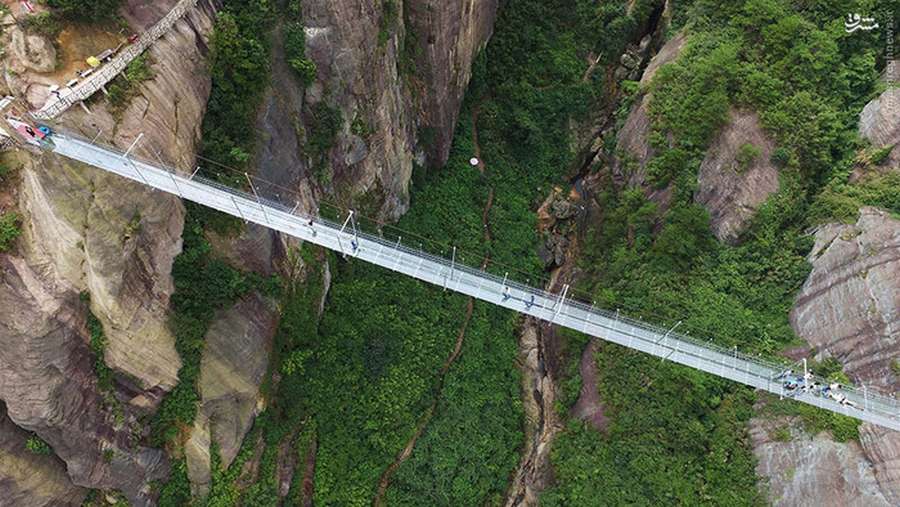  تصاویری از طولانی ترین پل شیشه ای جهان در چین   