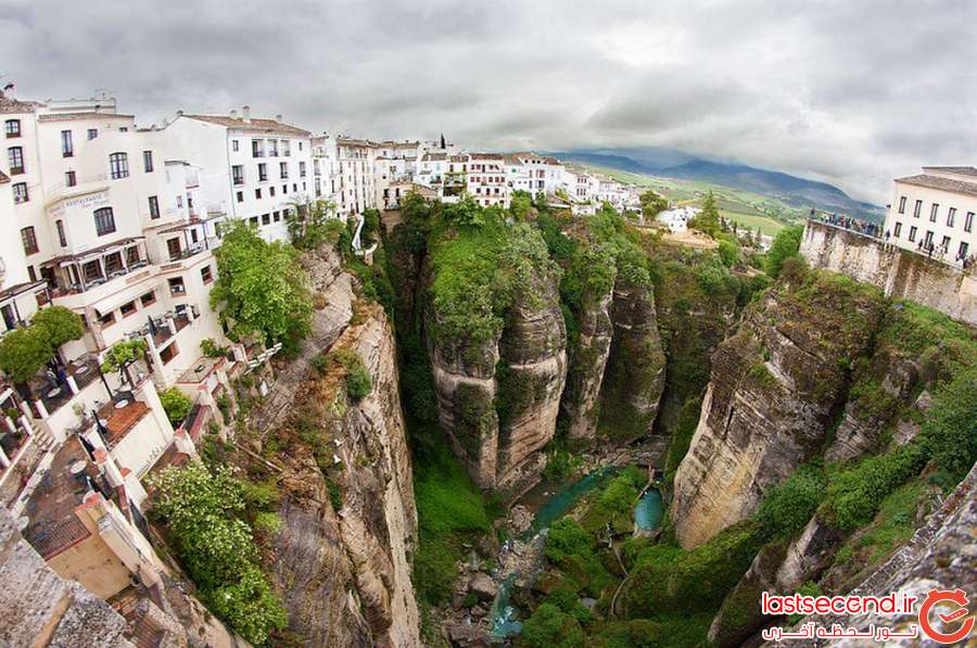  تصاویر زیبا از شهرهای ساخته شده روی صخره   