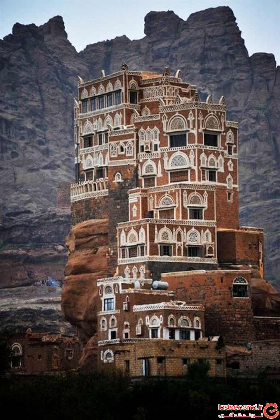 کاخ زیبای صخره ای در صنعا   