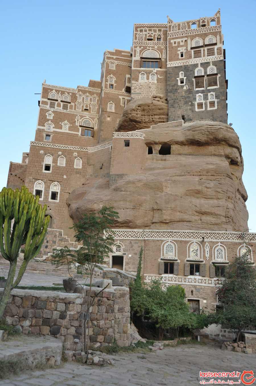 کاخ زیبای صخره ای در صنعا   