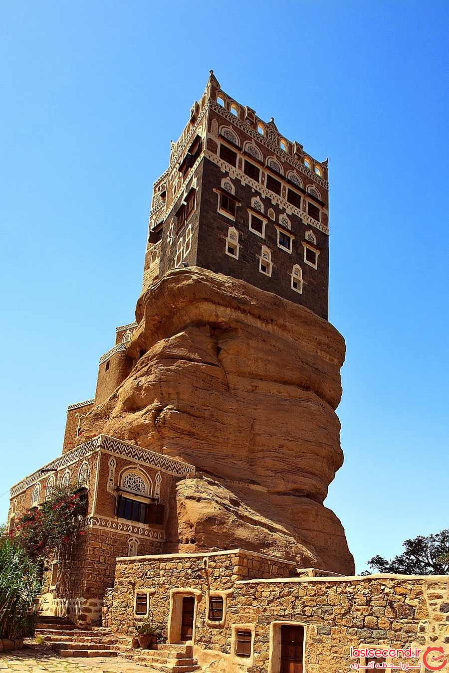 کاخ زیبای صخره ای در صنعا   