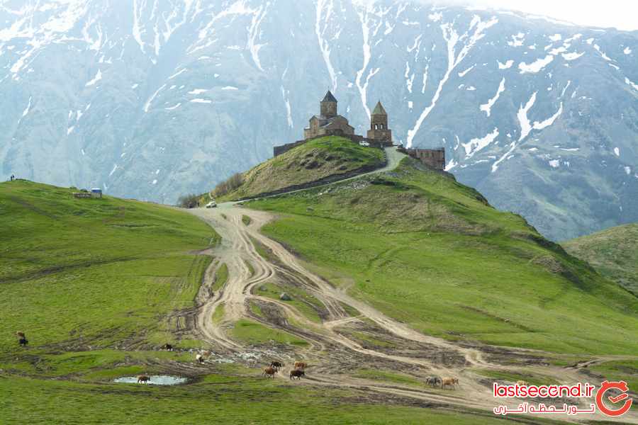 کلیسای زیبای گرگتی ، پنهان در میان کوههای قفقاز ‏ ‏ ‏ ‏ ‏‏ ‏