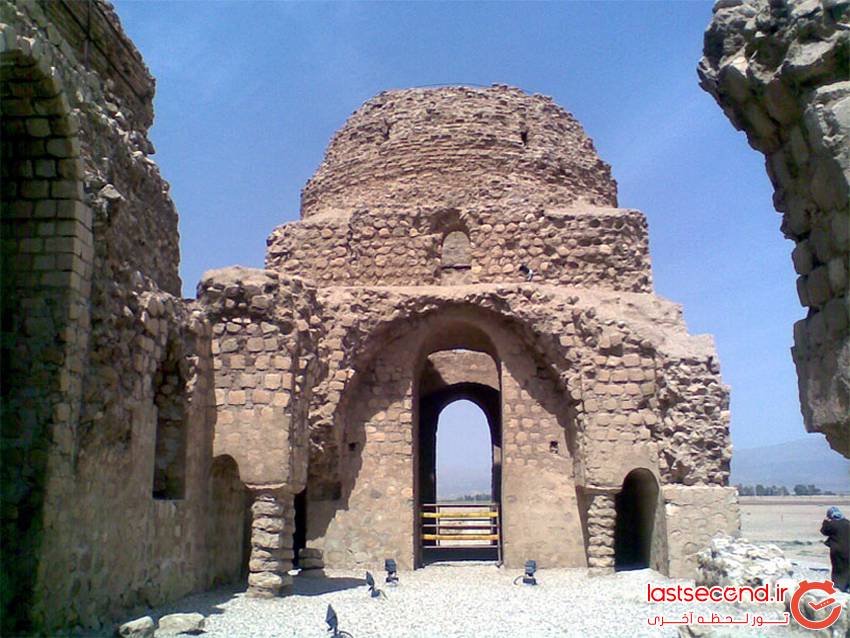  کاخ باشکوه سروستان در استان فارس   